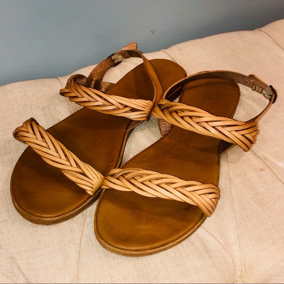 Faryl tan braided two strap sandals! Size 9.5! - Picture 4 of 9